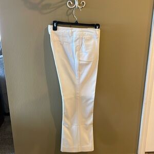 Fabulous winter white trouser mid rise with pockets. Trina Turk size 8